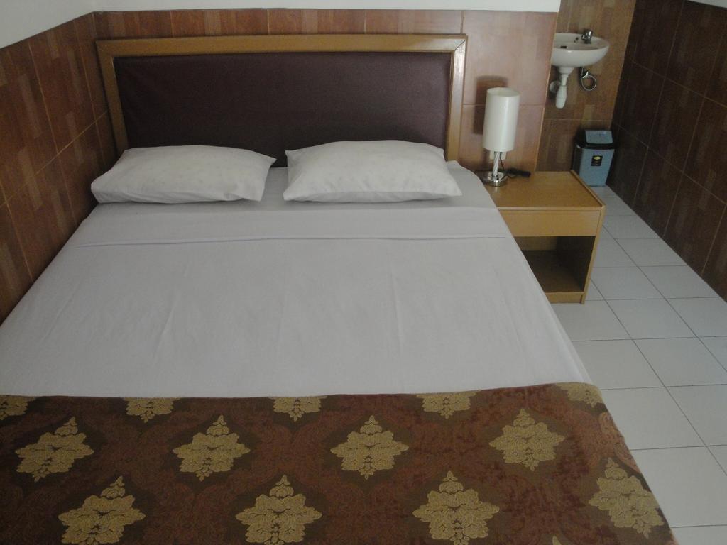 Hotel Ratih มาตารัม ห้อง รูปภาพ